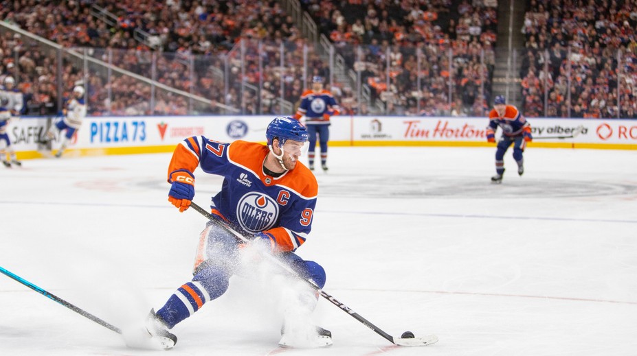 VIDEO: McDavid zariadil Edmontonu bod, nováčik vyrovnal v poslednej sekunde a zavelil k obratu