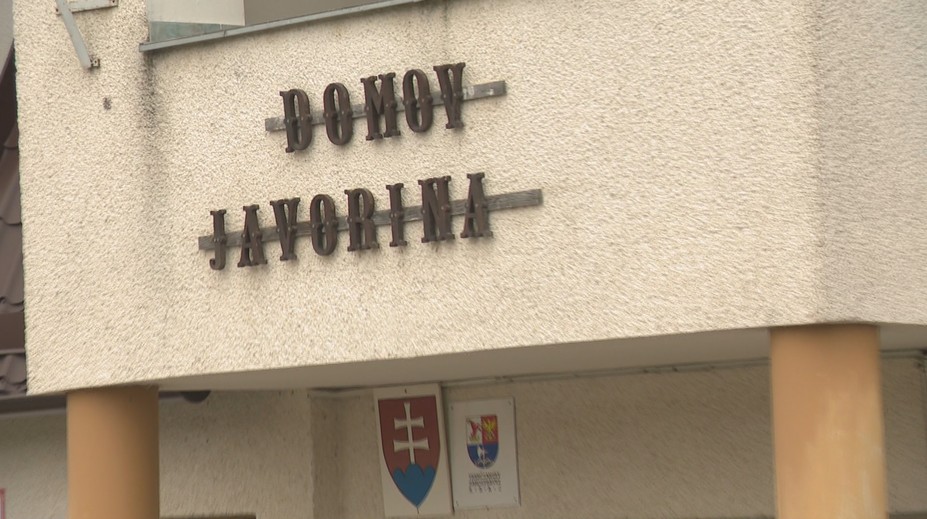 Upozornili na údajné porušovanie ľudských práv, dostali výpoveď. Podnetov na domov seniorov pribúda