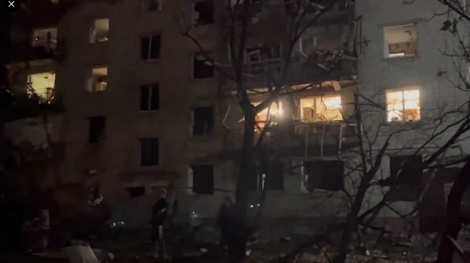 Masívny ruský útok na Kyjev. Drony a rakety zabili najmenej štyroch ľudí