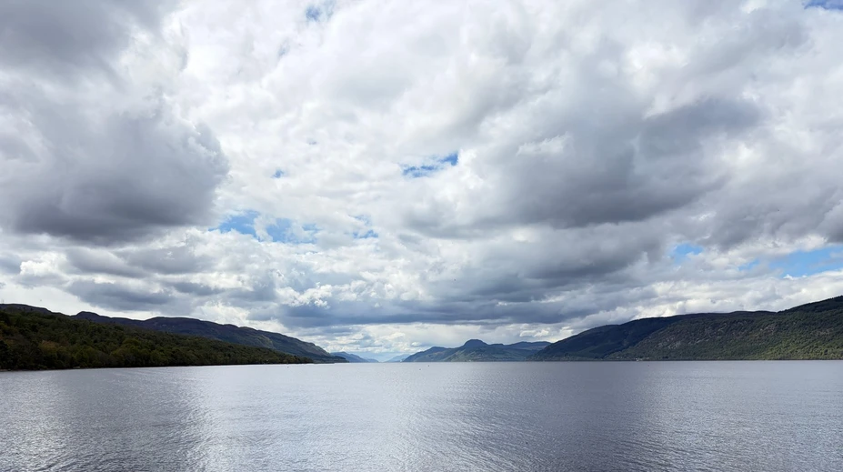 FOTO: Prekvapivý nález v jazere Loch Ness. Satelitná snímka odhalila tri tajuplné objekty