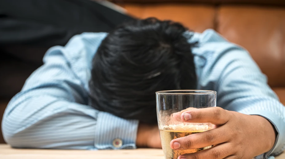 Čoskoro by sa mohol objaviť alkohol, ktorý nespôsobí opicu a bolesť hlavy