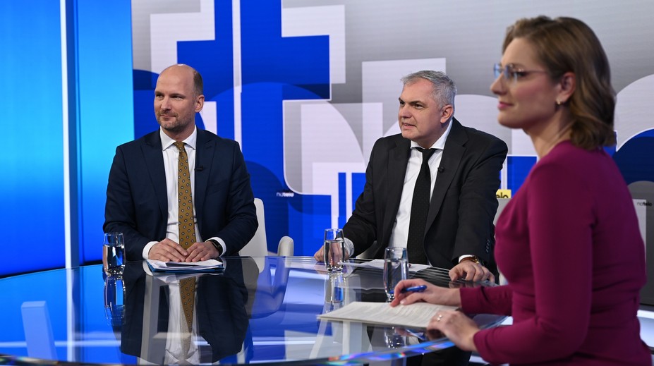 To je už také trápne. Reagoval R. Michelko na otázku diváka, či by mali poslanci fúkať