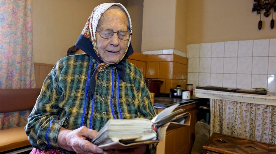 Dedina, v ktorej žije takmer 150 vdov. O mužov prišli pre ťažkú prácu v lesoch, teraz o nich nakrúcajú film