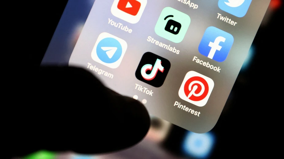 Viete, čo znamená skibidi alebo delulu? Výrazy z internetu prenikli už aj do slovníka Cambridge Dictionary