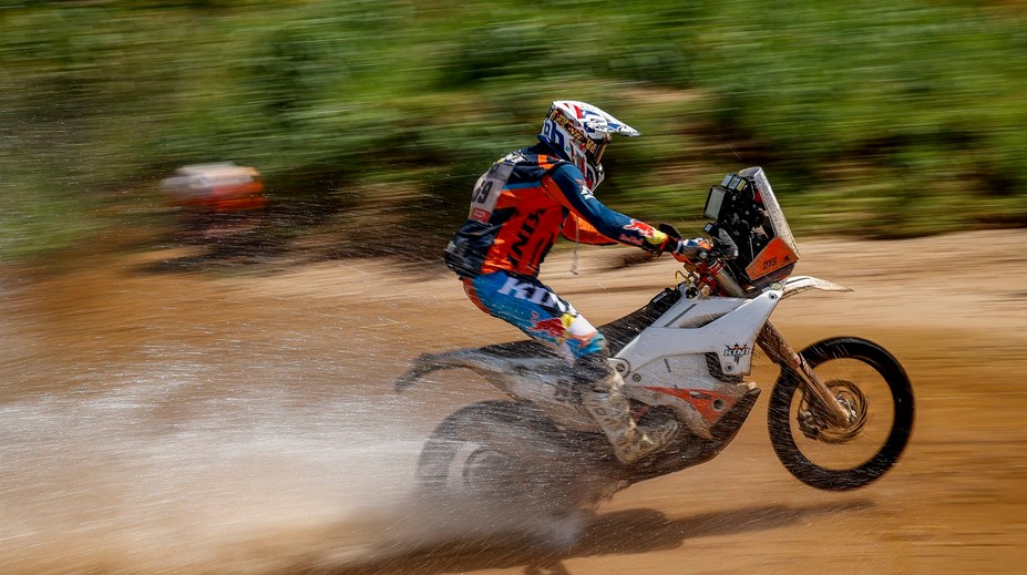 Dakar: Líder prišiel o vedenie v celkovom poradí kurióznym spôsobom. Na trati ho čakalo prekvapenie