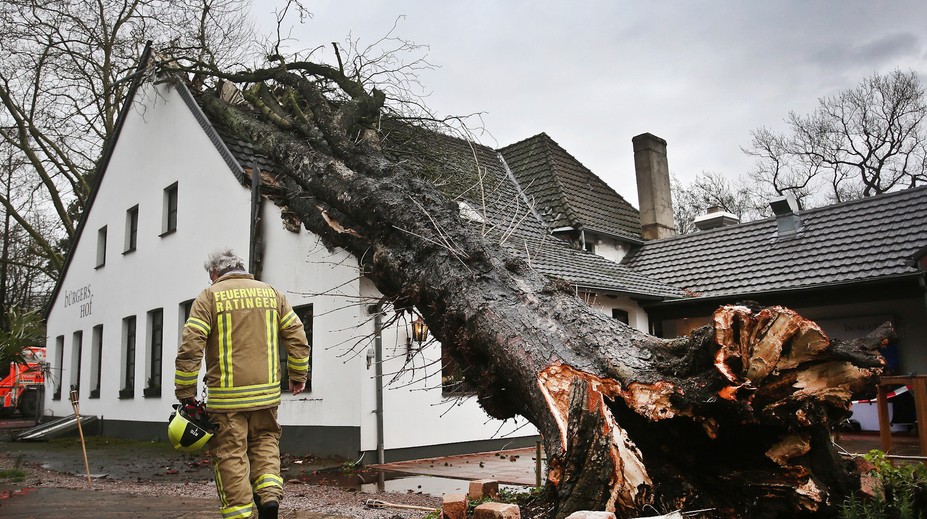 Búrka Knud nad Škandináviou zoslabla. Výstrahy meteorológovia zrušili