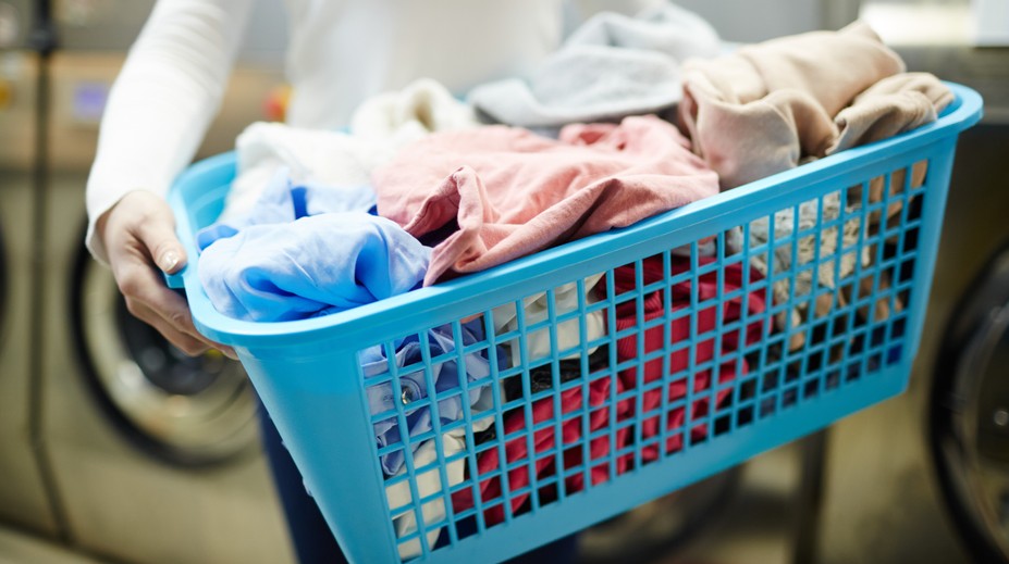 Práčka s vrchným alebo bočným plnením? Pozrite sa, aké výhody a nevýhody má každá z nich