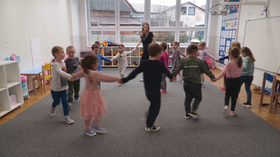 Bakalár nebude povinný pre všetky učiteľky v škôlkach. Kľúč, podľa ktorého sa rozhodne, je terčom kritiky