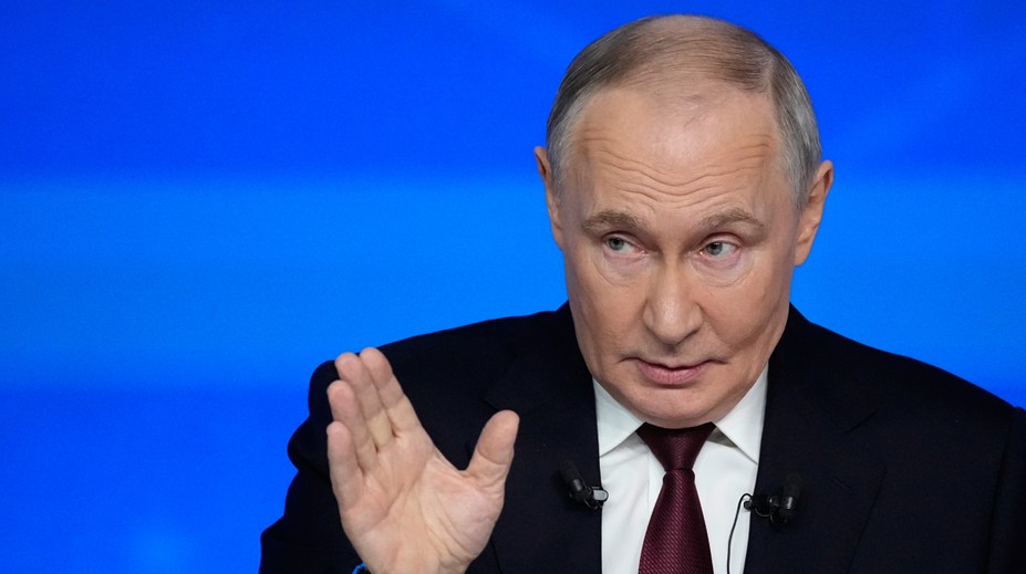 Postupujeme po celej dĺžke frontu, oznámil Putin na výročnej tlačovke. Európskych lídrov nazval zlodejmi