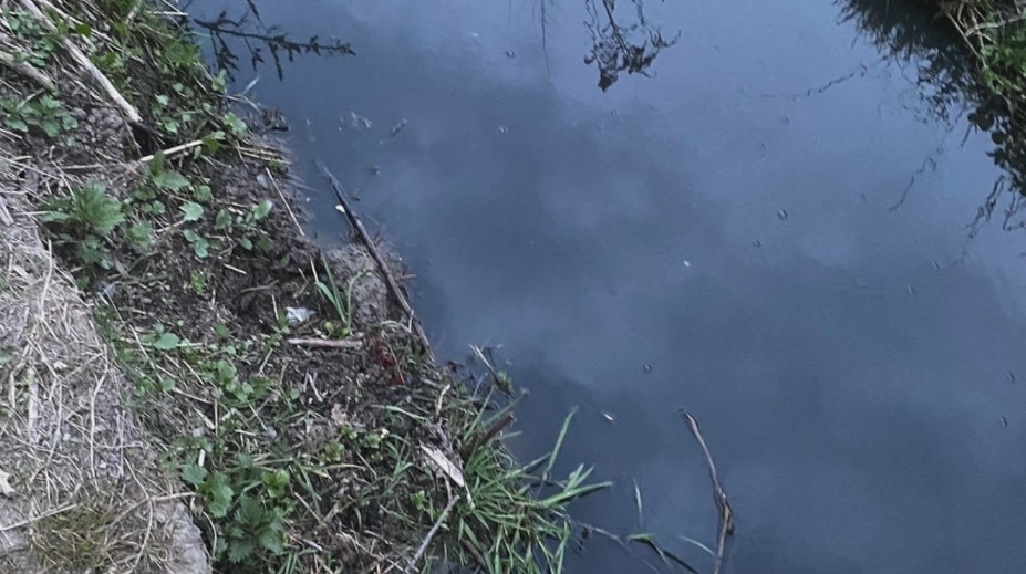 V Štiavniku niekto vylial do potoka betón. Pozrite si, čo to spôsobilo