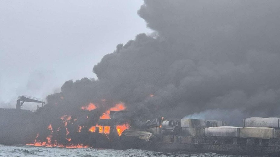 VIDEO: Zrážka tankera s nákladnou loďou: Z vody zachránili 32 ľudí