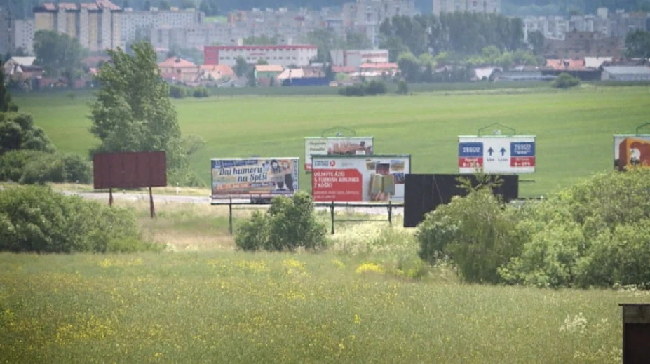 Bilbordy špatia vo Vysokých Tatrách, úrady sú bezradné a riešenie v nedohľadne