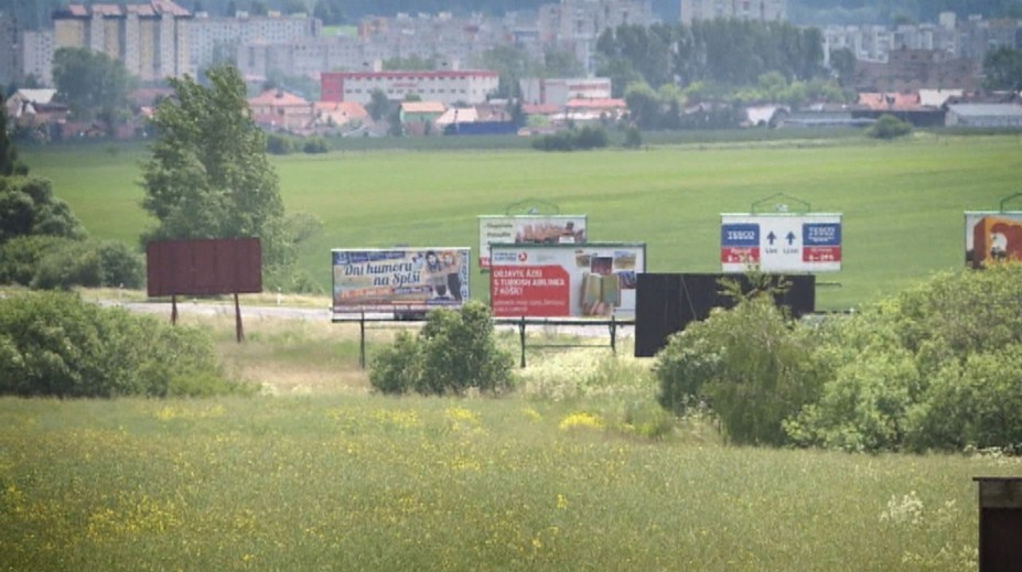 Bilbordy špatia vo Vysokých Tatrách, úrady sú bezradné a riešenie v nedohľadne