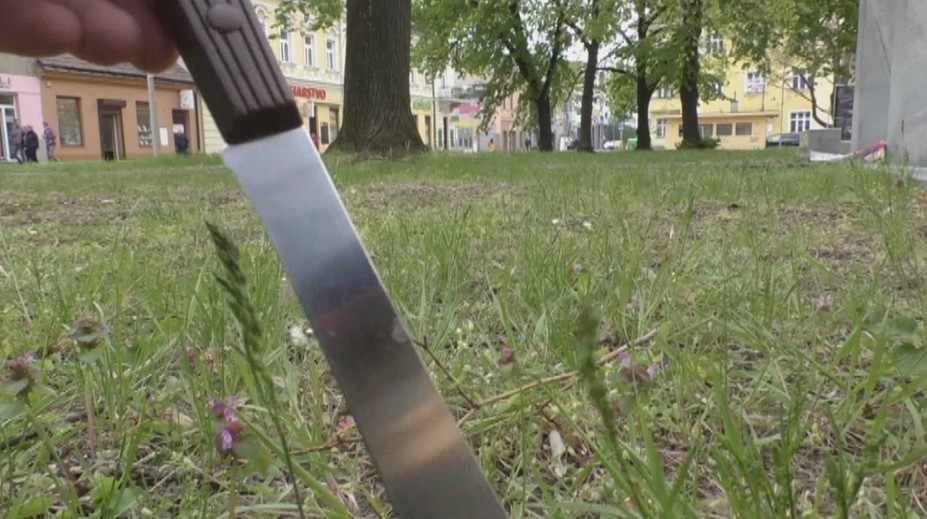 Dráma pri Bánovciach nad Bebravou: Žena vytiahla nôž na malé dcéry