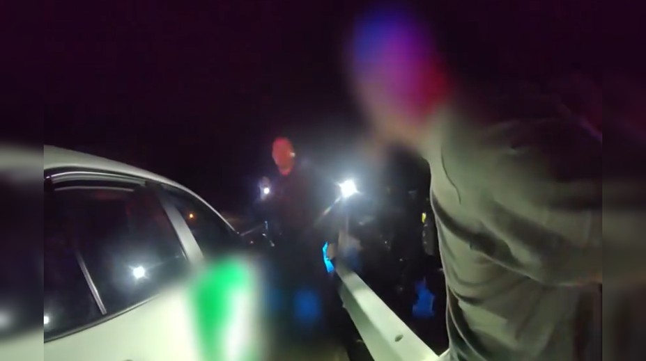 VIDEO: „Ako som mal vedieť, že ste policajti?“ Polícia zverejnila šokujúcu debatu s nafetovaným taxikárom