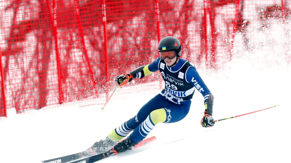 Na olympiáde reprezentoval Ukrajinu, trénuje so Slovákmi. Na prípravu si zarába prácou na stavbách