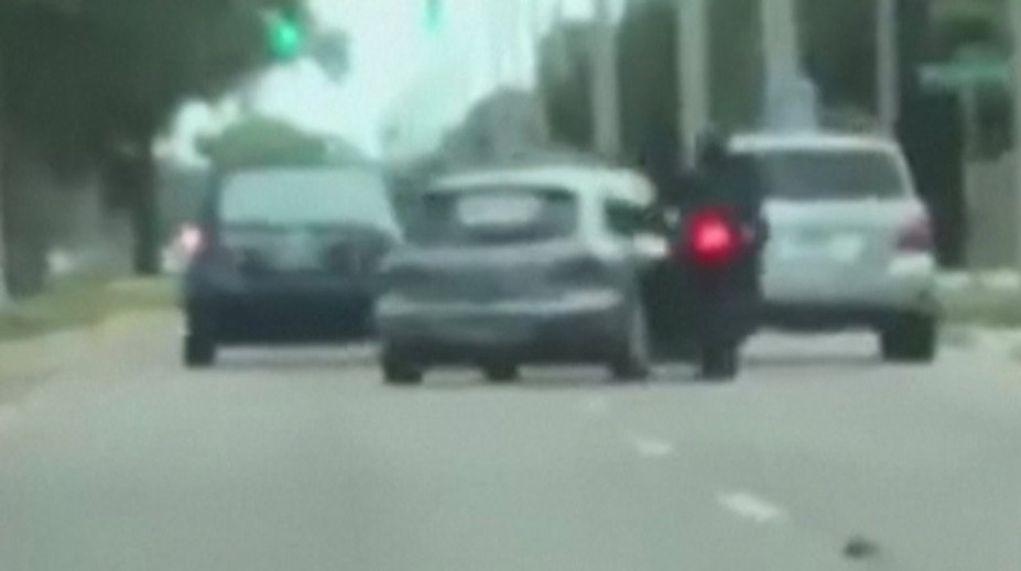 Takto nečakane sa skončila hádka vodiča auta a motocyklistu