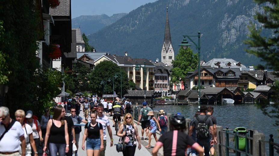 Jedna z najvýznamnejších turistických atrakcií Rakúska čelí náporu turistov. Museli tam postaviť bariéru