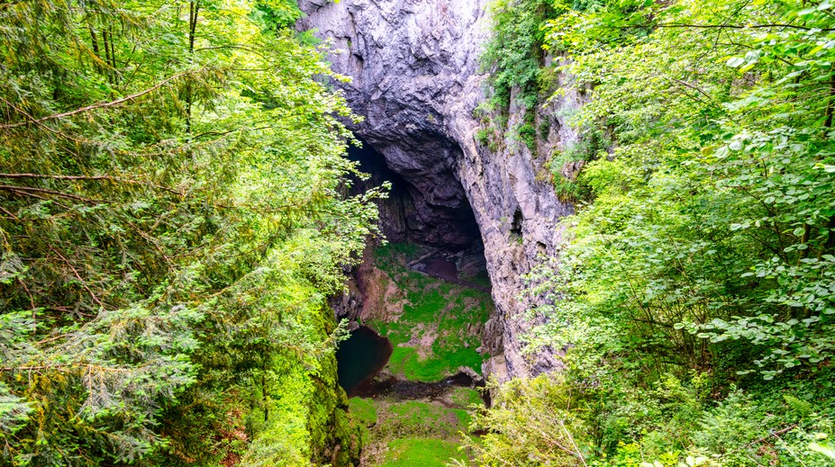 Do priepasti na juhu Moravy skočila matka s dvomi deťmi. Nikto z nich neprežil