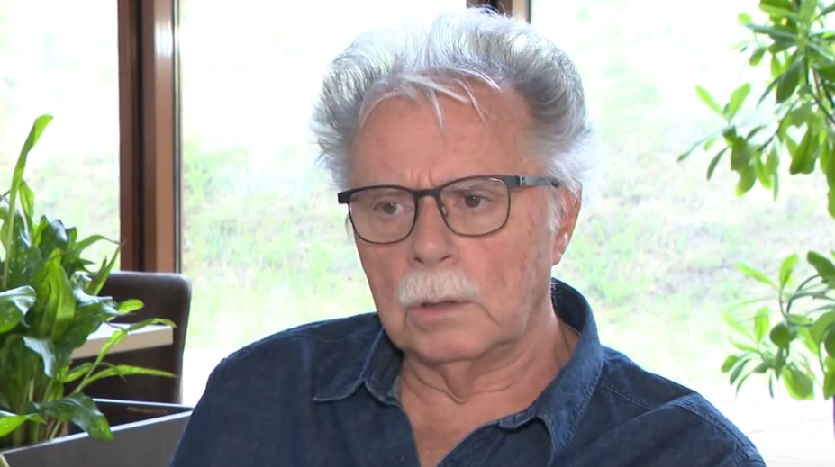 Pavol Hammel zaspal na letisku a zmeškal let. Keď sa prebudil, povedali mu, že lietadlo spadlo