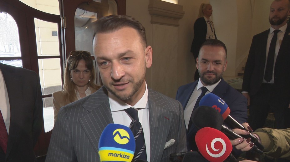 Cesta Šutaja Eštoka na Formulu 1 má ďalšie otázniky. Polícia však prípad opäť uzavrela