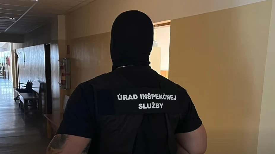 VIDEO: Nevedeli po slovensky, vodičák napriek tomu získali. Skorumpovaní policajti ich mali vybavovať za tisíce eur