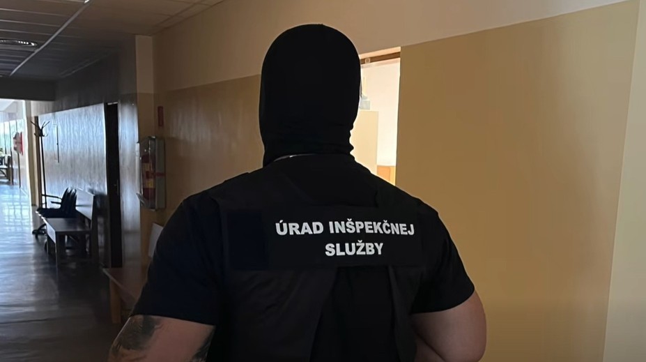 VIDEO: Nevedeli po slovensky, vodičák napriek tomu získali. Skorumpovaní policajti ich mali vybavovať za tisíce eur