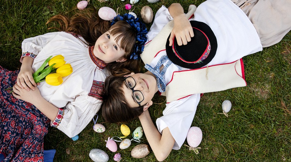 Seriálový párik v netradičnej spoločnosti. Nič rozkošnejšie neuvidíte