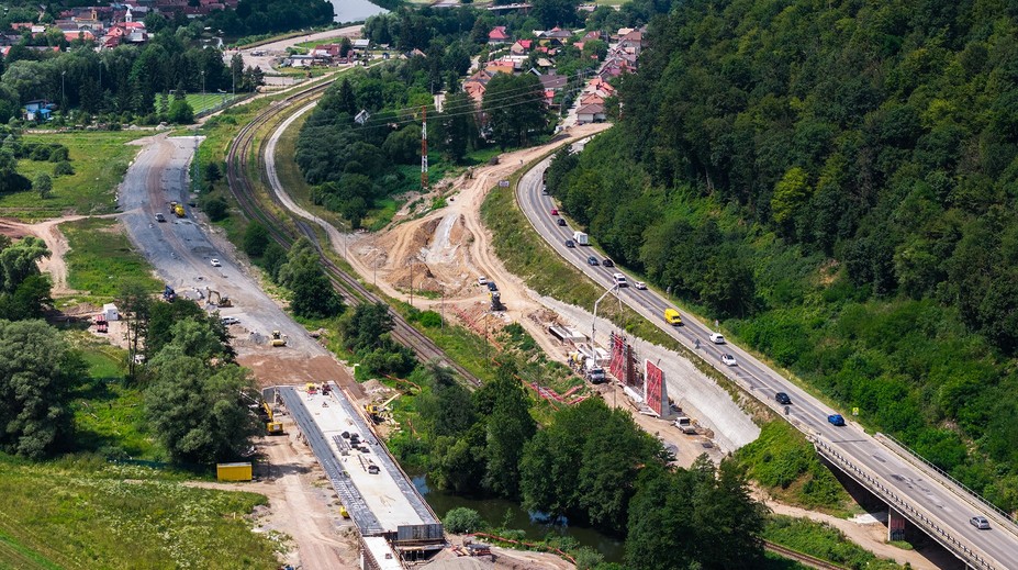 Zlá správa pre vodičov z Banskobystrického kraja. Výstavba dôležitého úseku sa predĺži o dva roky