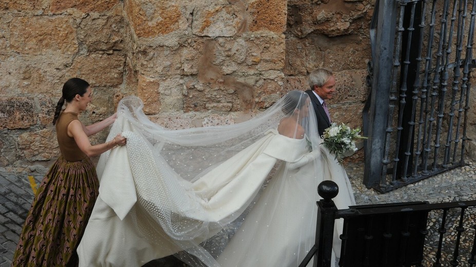 Povedali si áno. Takéto veľkolepé svadobné šaty ste už dlho nevideli