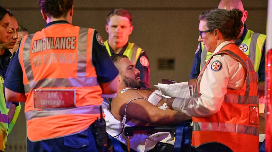 Krvavá streľba na pláži v Sydney. Na mieste ostalo niekoľko nehybne ležiacich tiel, hlásia 16 mŕtvych