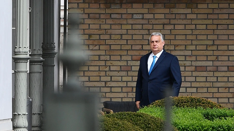 Orbánov Fidesz čelí policajnej razii. Vyšetrovatelia zaistili systémy a databázy strany