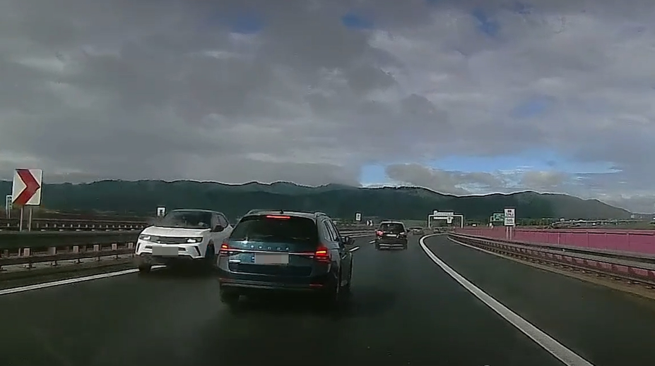 VIDEO: Od fatálnej zrážky ho delili iba centimetre. Na D1 pri Svite sa objavilo auto v protismere