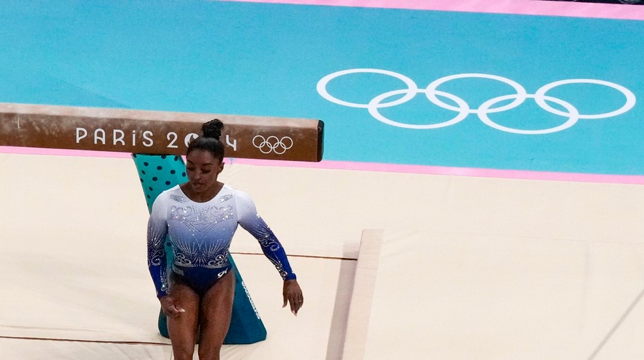 FOTO+VIDEO: Gymnastka Bilesová ďalšiu zlatú medailu nezískala. Počas náročnej zostavy spadla