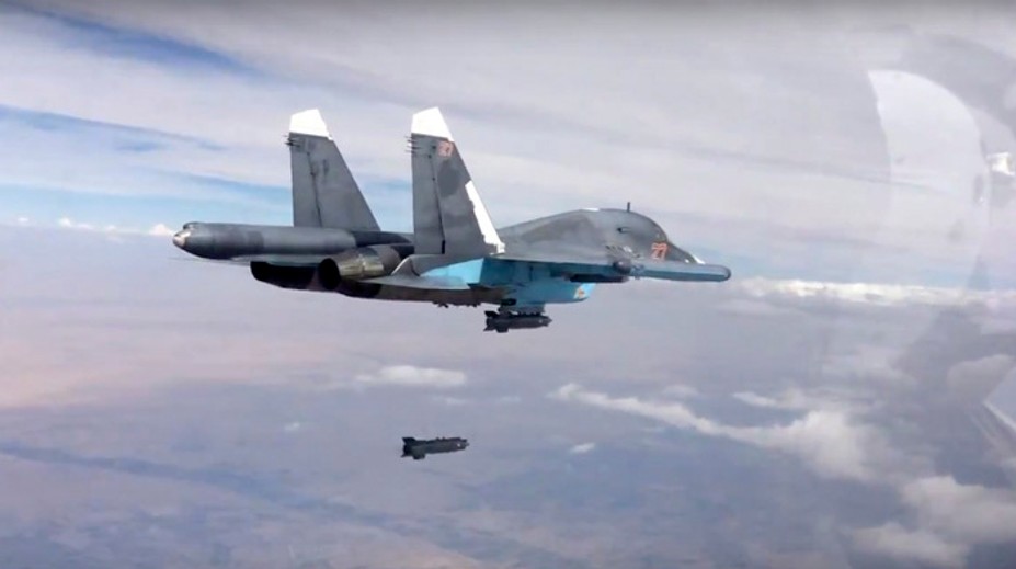 Ruské bombardéry zničili pri Rakke ropné zariadenia Islamského štátu