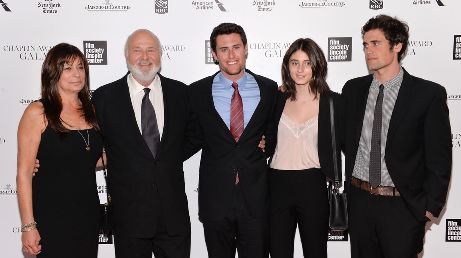 Mal brutálne zavraždiť svojich rodičov: Syna zosnulého režiséra Reinera obžalovali