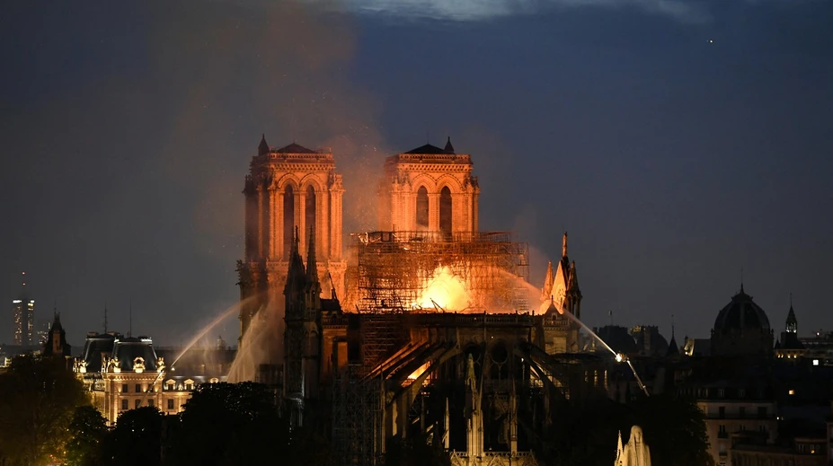 Chrám Notre-Dame presne pred šiestimi rokmi zachvátil požiar. Jeho príčina dodnes nie je známa
