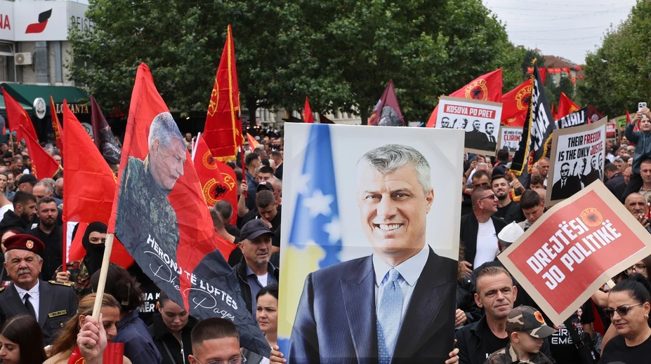 Kosovský exprezident Thaci dostal 25 rokov. Súd ho uznal vinným z vojnových zločinov