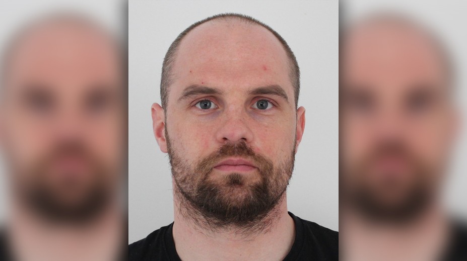 Na bývalého šéfa operatívcov NAKA Jána Kaľavského vydali zatykač