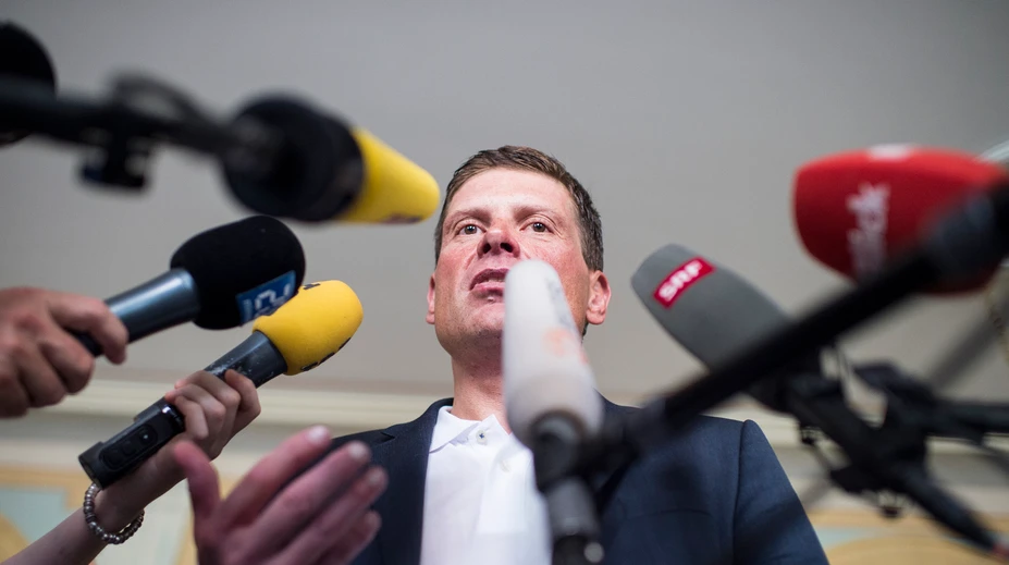 Bývalého víťaza Tour de France zadržala polícia. Mal napadnúť prostitútku