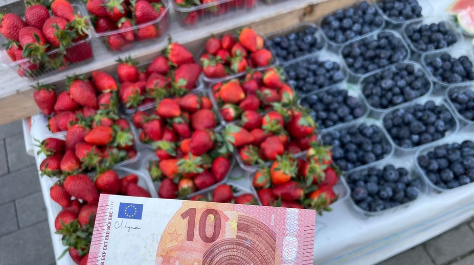 Dalibor dal škôlkarom jahody zadarmo. O chvíľu za ním prišla neznáma žena a dojala ho