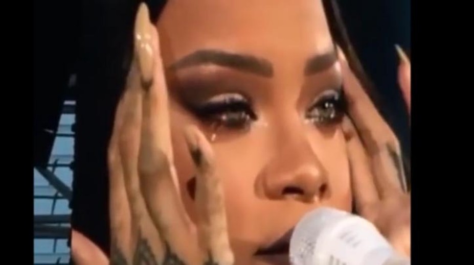 Rihanna mala náročný deň. Na koncerte ju viackrát premohli emócie