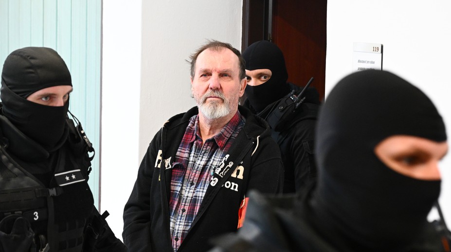 Spojili sme sa so synom Juraja Cintulu. Premiérov poradca tvrdí, že po atentáte mazal otcovu komunikáciu