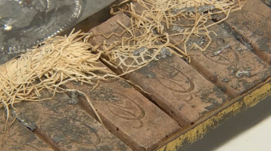 Unikátny nález v knižnici. Plechová krabička ukrývala 120-ročnú čokoládu