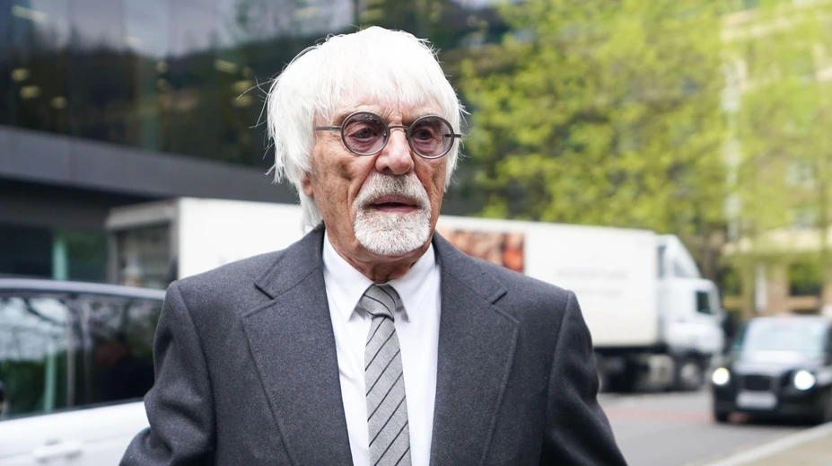 Bývalého šéfa F1 Bernieho Ecclestonea zadržali za držanie brokovnice