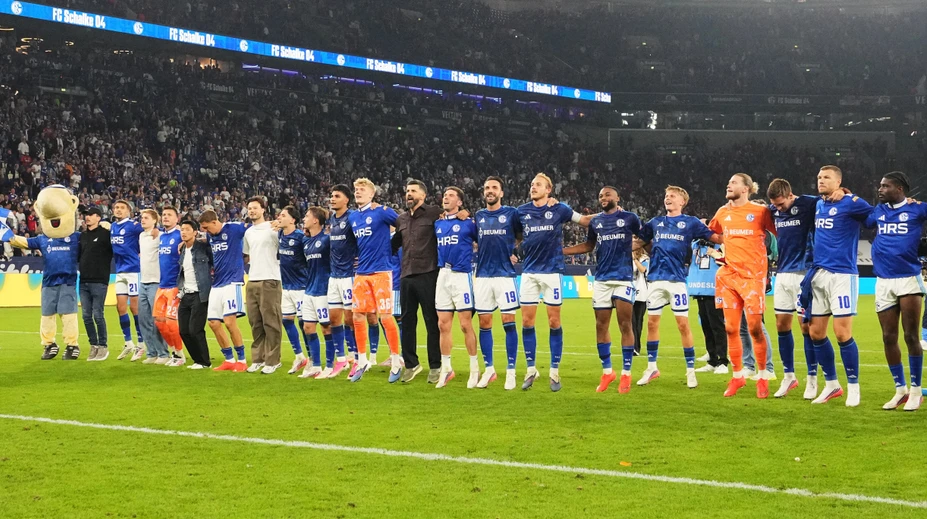 Schalke prerušilo unikátnu sériu, Bayern prvý raz po 67 kolách nie je na čele Bundesligy. Elversberg opäť víťazne