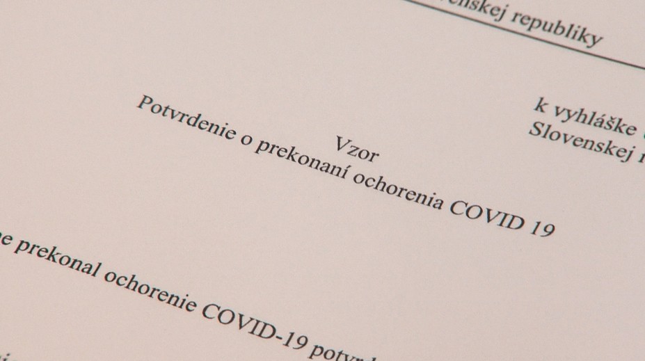 Pre voľný pohyb vám postačí aj potvrdenie o prekonaní covidu. Čakárne lekárov preto praskajú vo švíkoch