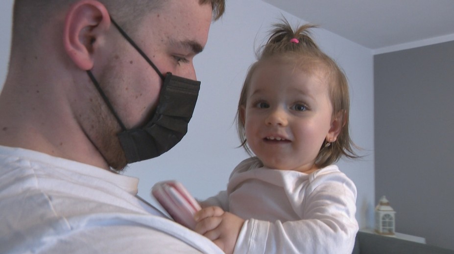 Poisťovňa napokon svoje rozhodnutie prehodnotila. Eliška so SMA dostane potrebný liek pre život