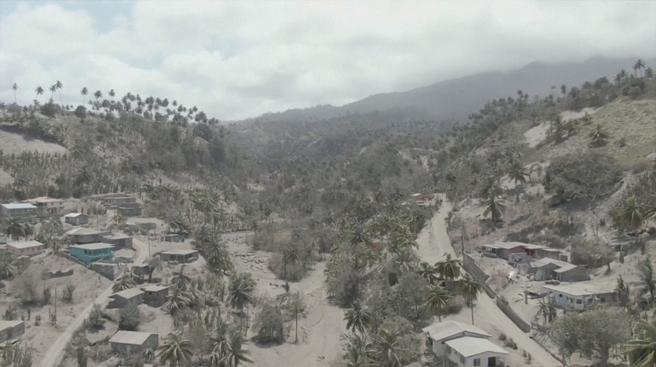 Výbuchy sopky zmenili malebný ostrov na nepoznanie. Svätý Vincent sa obáva ďalšej pohromy