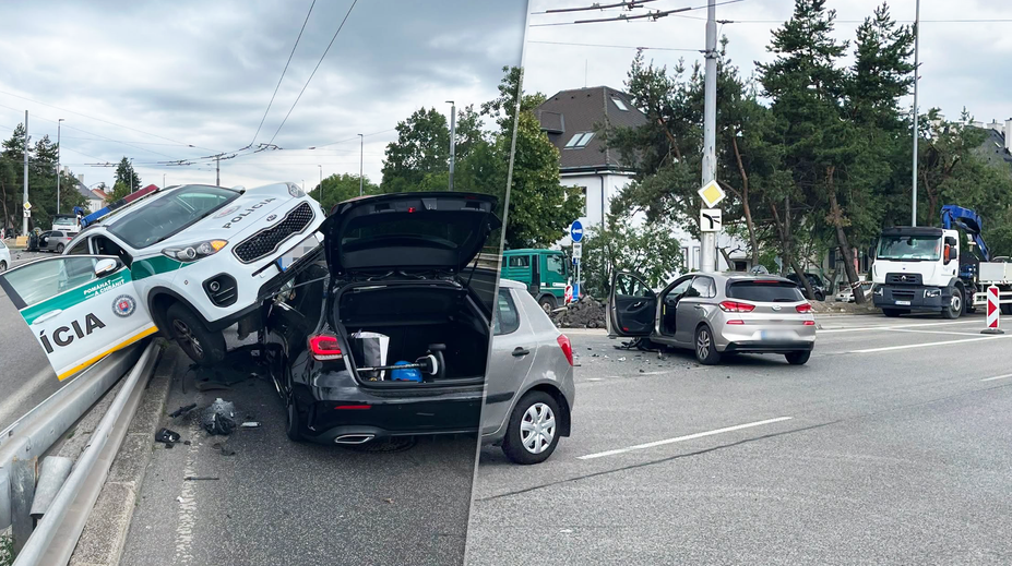 Zrážka dvoch áut v Bratislave. Policajti skončili na zvodidlách